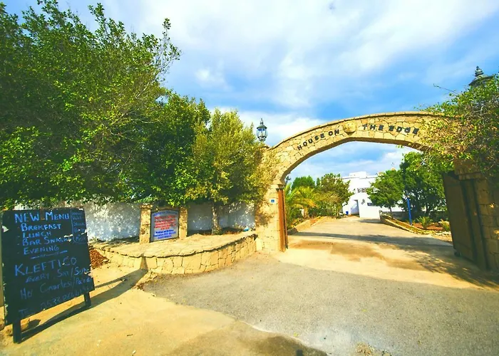 Jasmine Court Hotel Central Kyrenia Seafront Location ! Girne