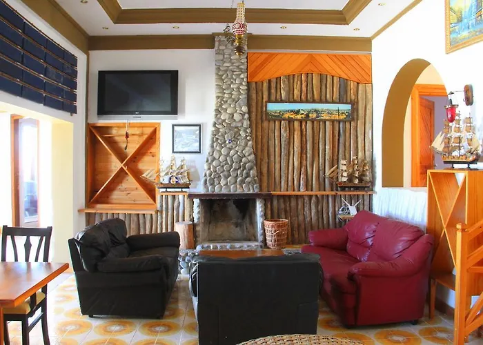 ホテル Jasmine Court Hotel Central Kyrenia Seafront Location ! 4*