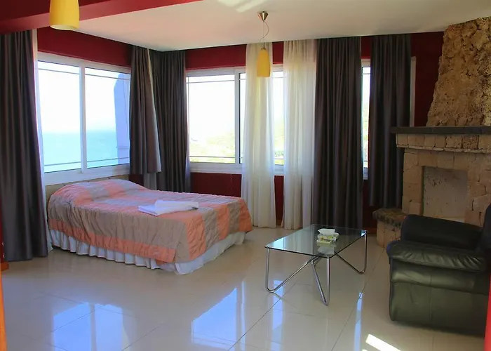 ホテル Jasmine Court Hotel Central Kyrenia Seafront Location ! キレニア