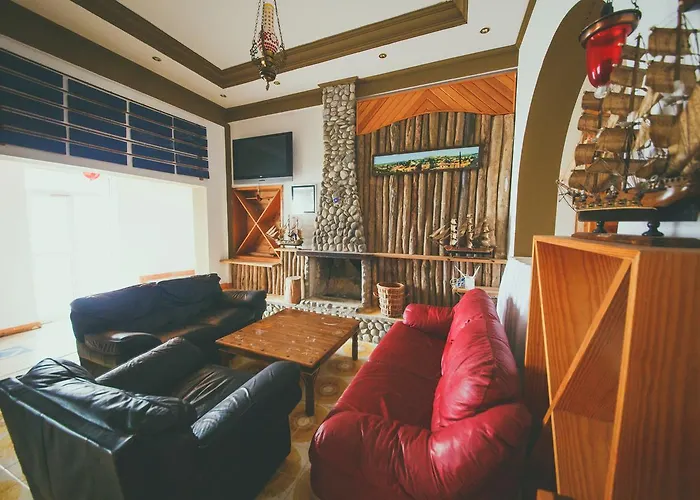 ホテル Jasmine Court Hotel Central Kyrenia Seafront Location ! 4*